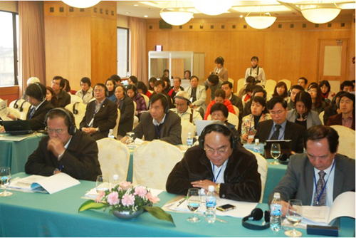 �ʐ^�i�R�j�Z�~�i�[�Q���҂̗l�q