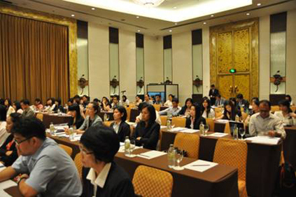 �ʐ^�i�R�j�Z�~�i�[�Q���҂̗l�q