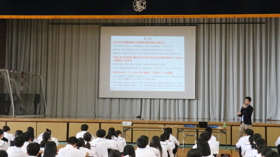 熱心に講義を聴く生徒の皆さん