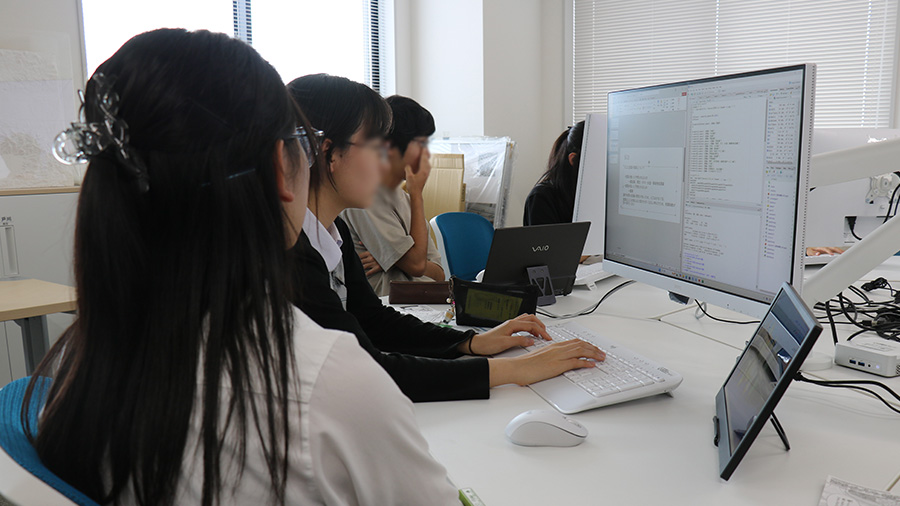 RStudioを操作しプログラミングを行う