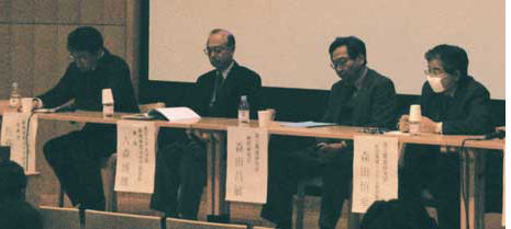 森田 昌敏 博士の写真（右から２番目）