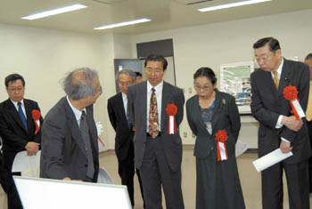 ���T�Q���҂ɂ������̗l�q