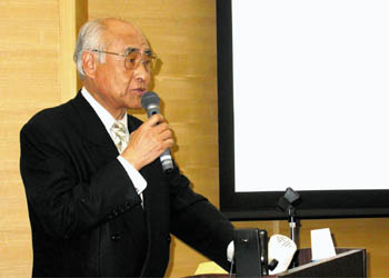 �]�����D�w���������ɂ��u�ꐶ���w�҂̊��l�v�́C���j�[�N�������ȍu���ɂ���Ē��O���䂫�����B