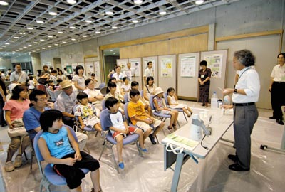 �e�������f�̌��B�݂�Ȑ^���ɐ����𒮂��Ă��܂��B