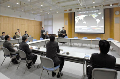 �n�����g�������\���Ɋւ��錤��