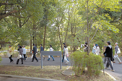 �����~�j�c�A�[�ΖL���ȃL�����p�X�������ē�