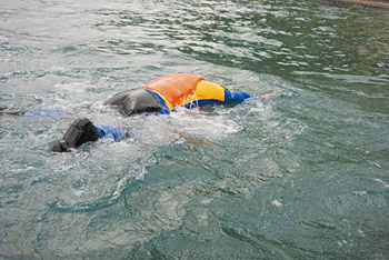 �ʐ^�R�@�h���C�X�[�c�𒅂������P��