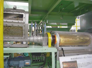 �ʐ^�Q�@�R�Ď����̗l�q�@�@���������s�b�g�ƈꎟ�R�ĘF�i���[�^���[�L�����j���B�e�������̂ł��B