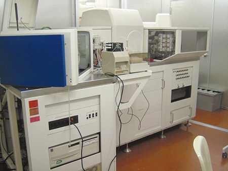 �}�P�@�}���`�R���N�^�[�^ICPMS�̎ʐ^