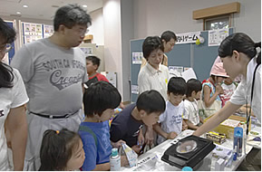 �ʐ^�F���Ζ{�\���Ō������{�݈�ʌ��J�i�Ă̑���J�j�̏󋵁i�P�W�N�V���j