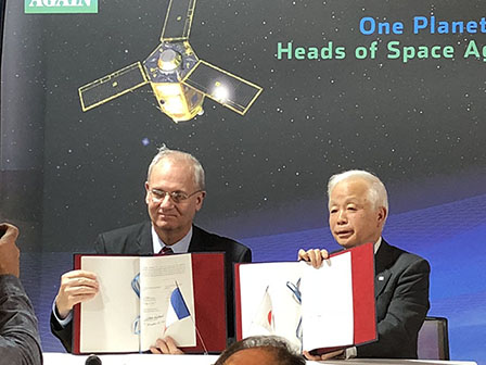 Signing Ceremony with CNES: CNES President Mr. Le Gall (left) and JAXA President Dr. Okumura (right)
