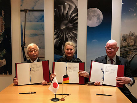 Signing Ceremony with DLR: JAXA President Dr. Okumura (left), DLR Secretary Pro. Dr. Ehrenfreund (middle) and DLR Director Dr. Gruppe (right)