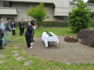 慰霊祭の様子の写真