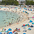 Mobile phone data reveals non-market value of coastal tourism under climate change