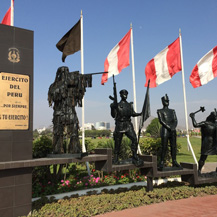 ペルー軍の兵士の銅像