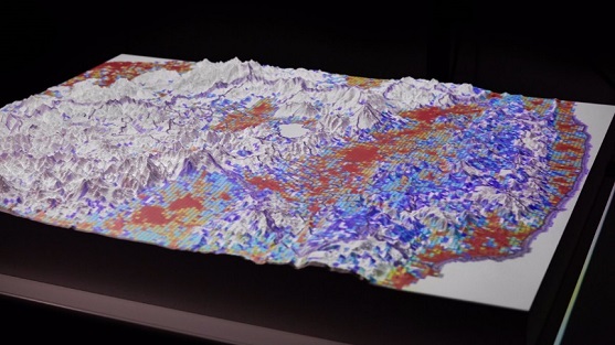 立体白地図に画像データを投影した様子