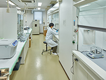 Waste Sample Pretreatment Room(Photo)