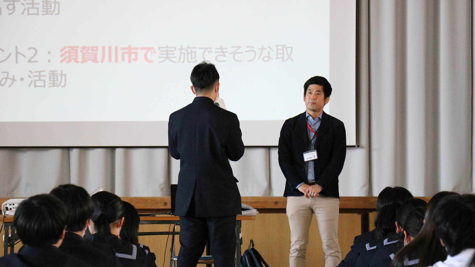 生徒代表のあいさつと、それを聞く辻さん