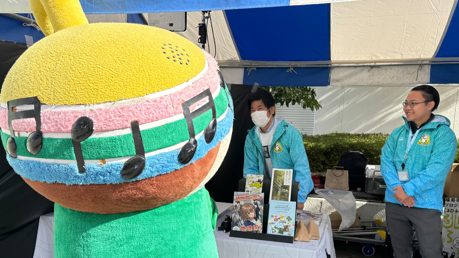 ブースを訪問した郡山市のマスコットキャラクター