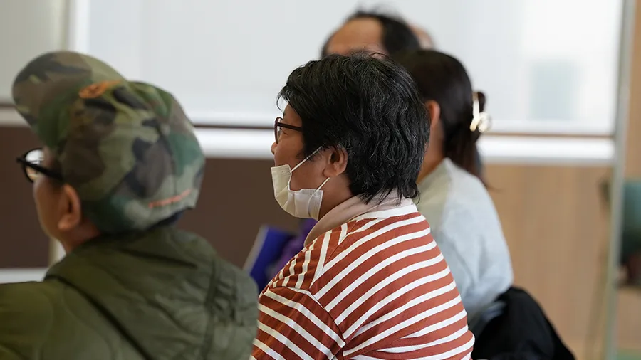 話をする参加者の写真