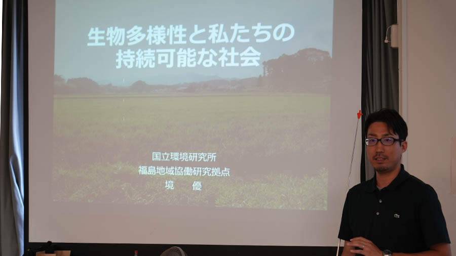 地域環境創生研究室の五味馨室長が講義を行う様子
