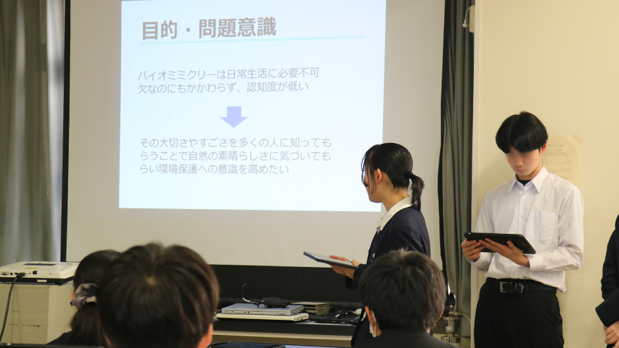 熱心に講義を聴く生徒の皆さん