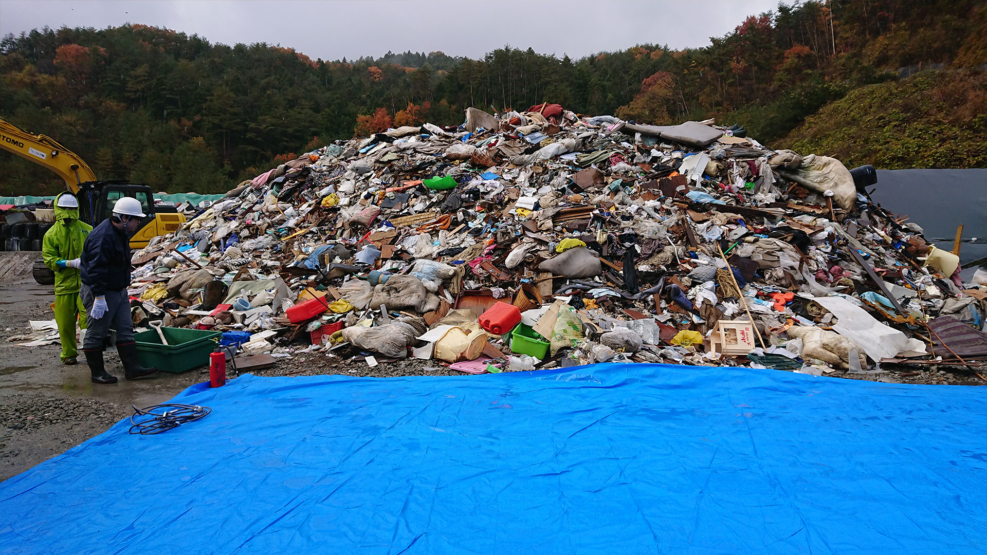 集められた災害廃棄物の写真