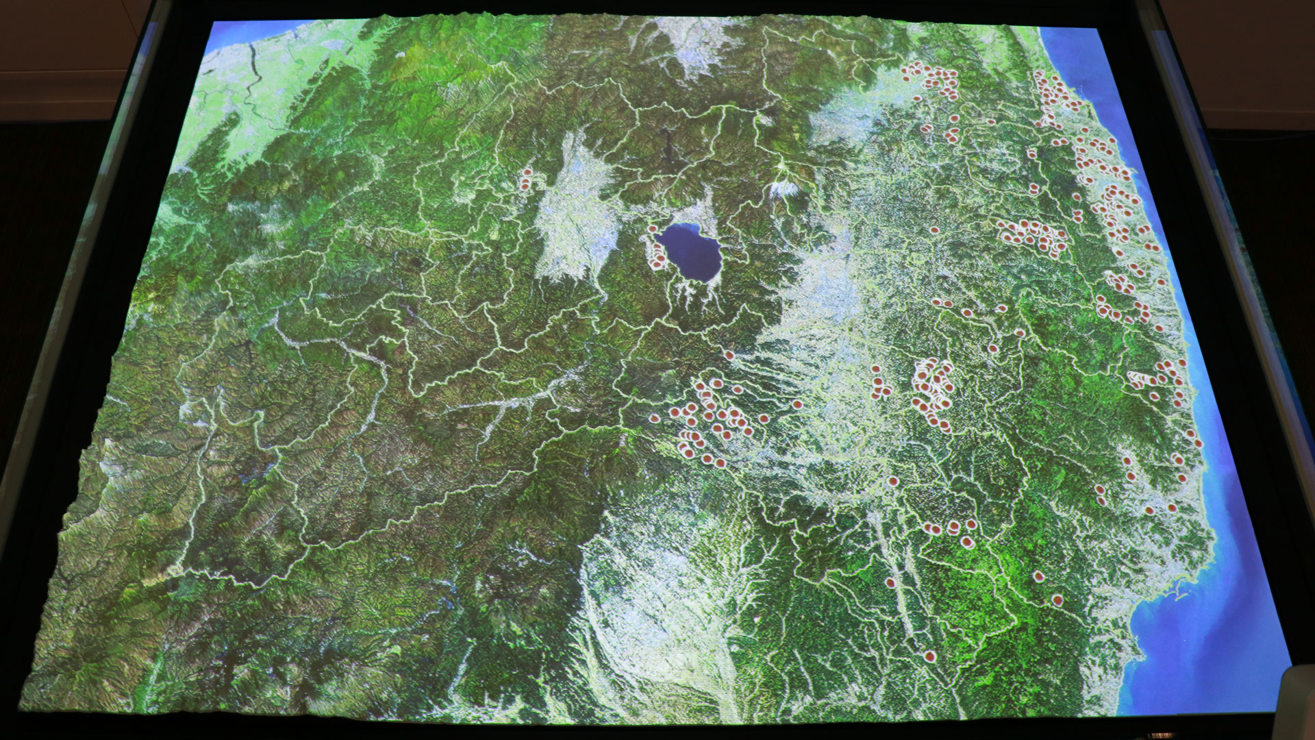 3Dふくしまの立体地図に投影されたコンテンツ「福島の地形と製鉄遺跡～古代の鉄の産地～」