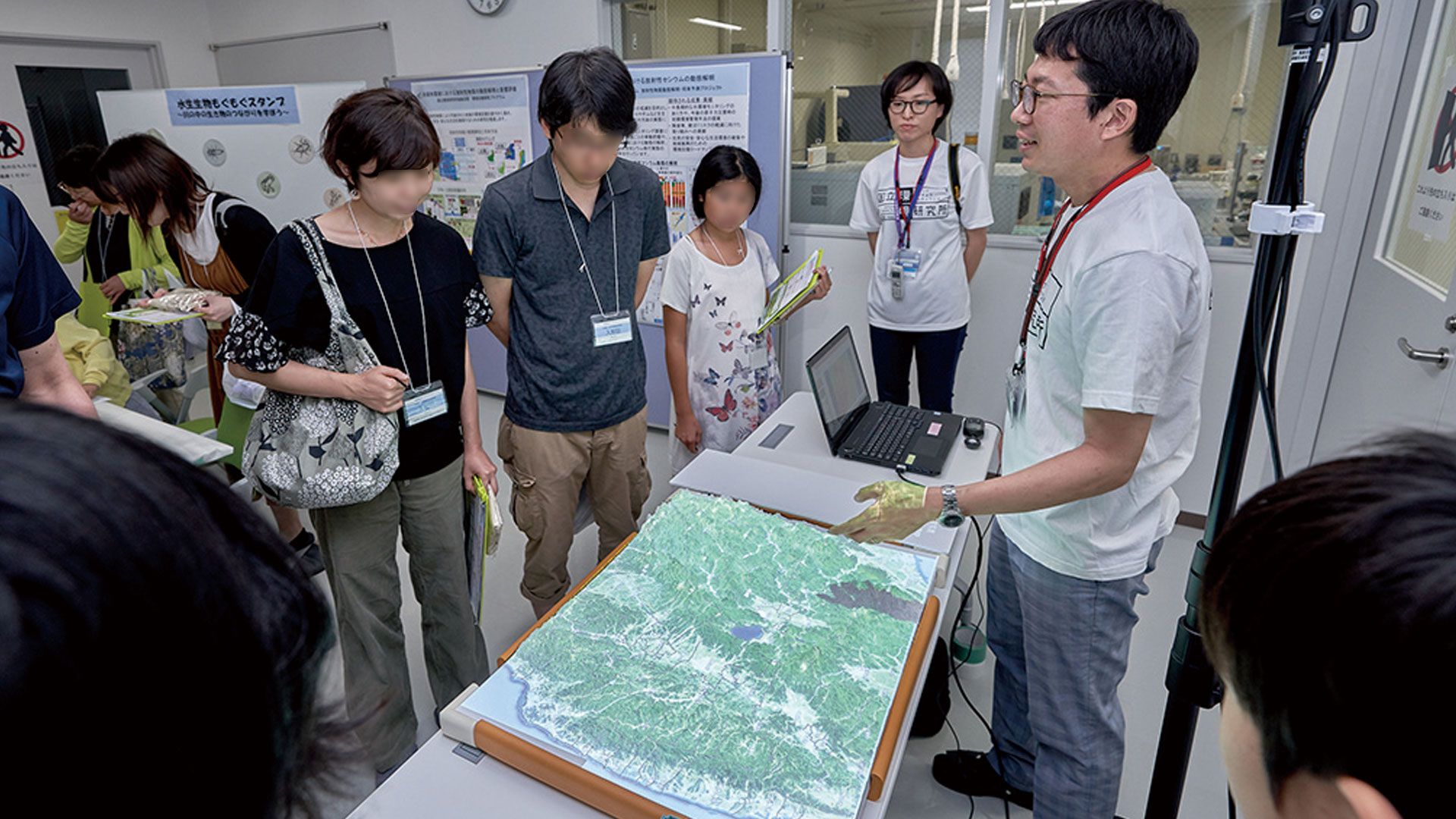 イベントで3Dふくしまの説明をする五味さん