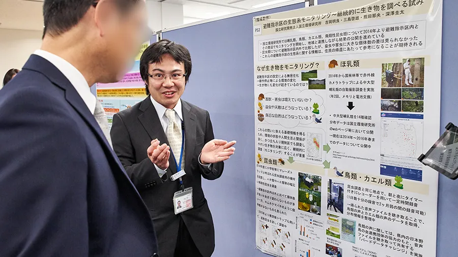 成果報告会におけるポスターセッションの様子