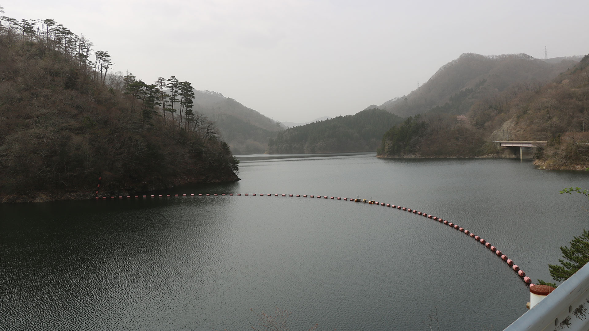 ダム湖の写真