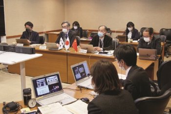 本会議の様子の写真（NIES会議室）