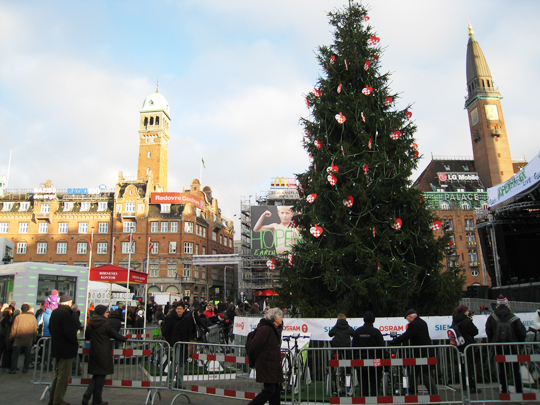 写真：コペンハーゲン市内の広場での体験型イベントの様子