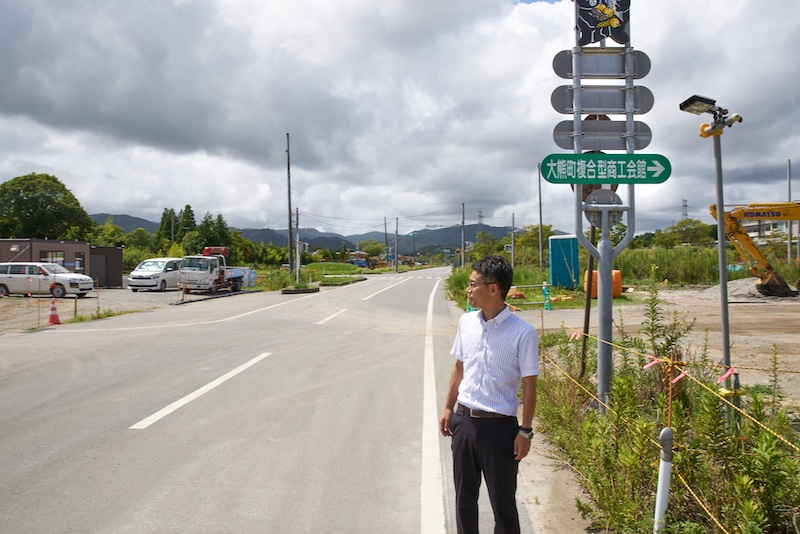 開発中の大野駅と筆者の写真