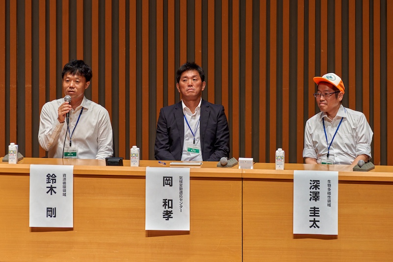来場者からのご質問に答えるパネリストの3名の写真
