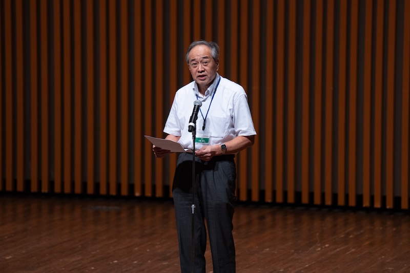 開会挨拶での大島義人理事長の写真