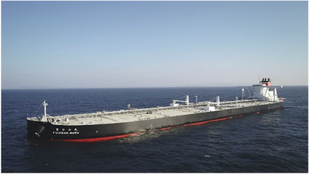 大気観測装置を設置するVLCC「富士山丸」（2020年竣工）の画像