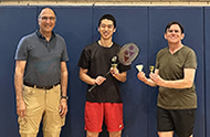 バドミントン大会で優勝した時の記念写真