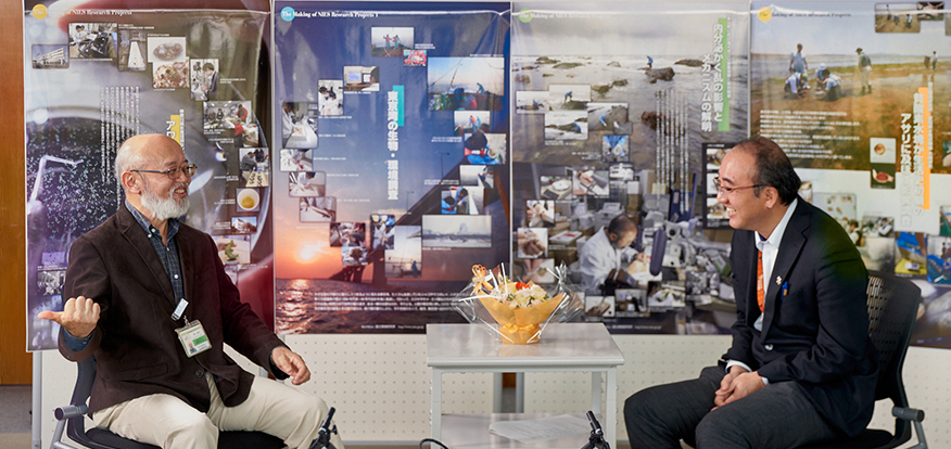 堀口敏宏特命研究員と山本裕史領域長と特別対談の様子の写真
