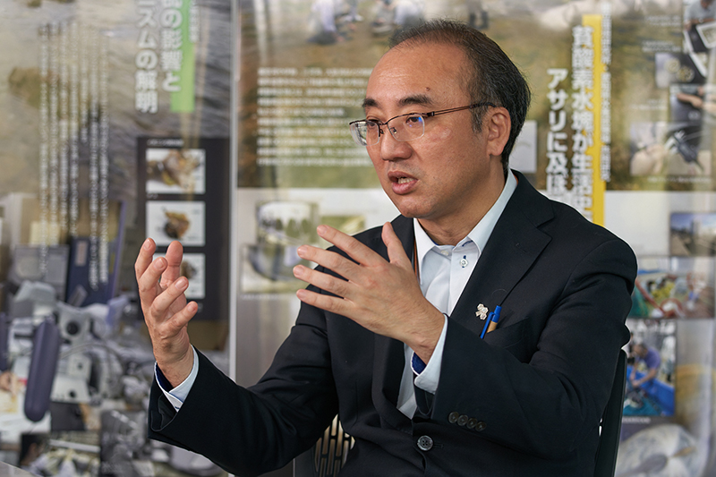 山本裕史領域長の特別対談の様子の写真