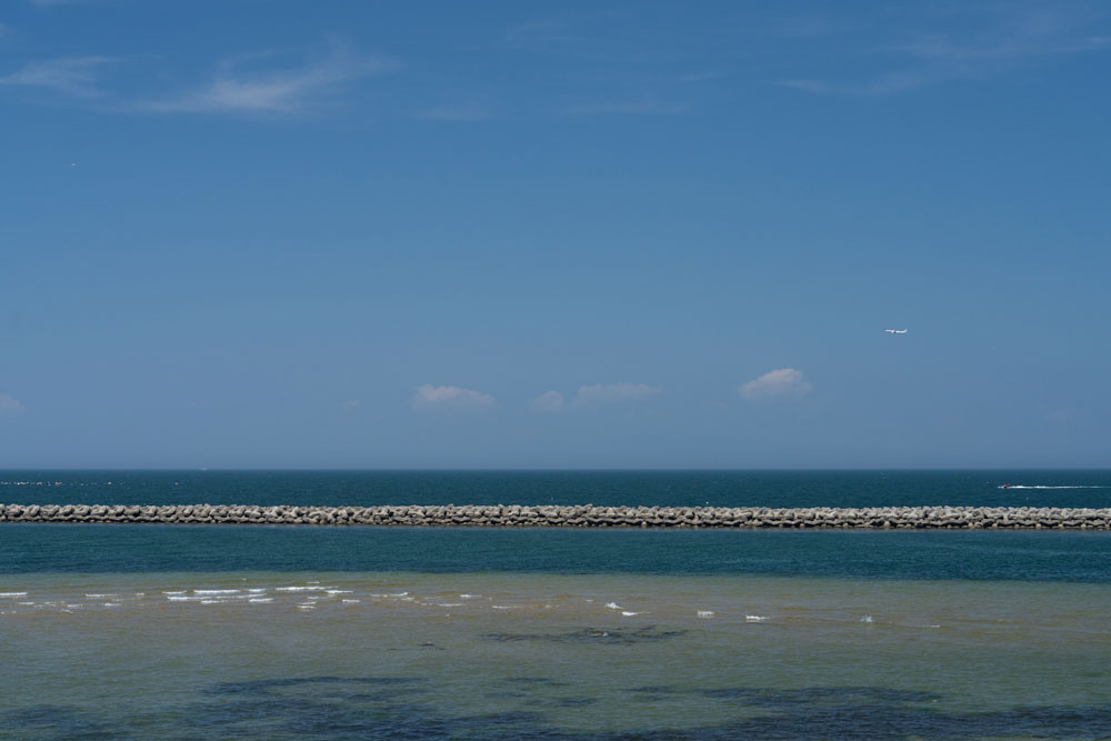 取材当日の大阪湾の海と空の写真