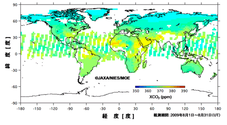 図：添付資料1に示したデータに対して空間的な内外挿および平滑化を施した二酸化炭素カラム平均濃度（TANSO-FTS SWIR のXCO2から求めたレベル3に相当する）の全球分布図（ただし、未検証）（平成21年8月1日〜8月31日の観測データから計算） 